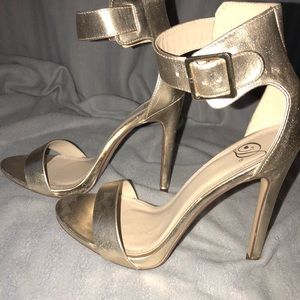 Delicious gold heels 5”